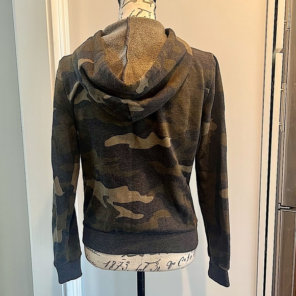 Victoria’s Secret Pink Camouflage Zip-Up Hooded Sweatshirt Jacket - Picture 2 of 15